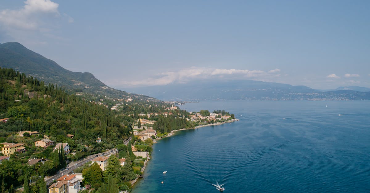 découvrez le charme exceptionnel du lac de côme, une destination idyllique en italie offrant paysages époustouflants, villages pittoresques et activités de plein air.