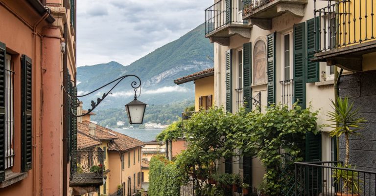 découvrez le lac de côme, une destination incontournable en italie avec ses paysages à couper le souffle, ses charmantes villes et ses activités nautiques.