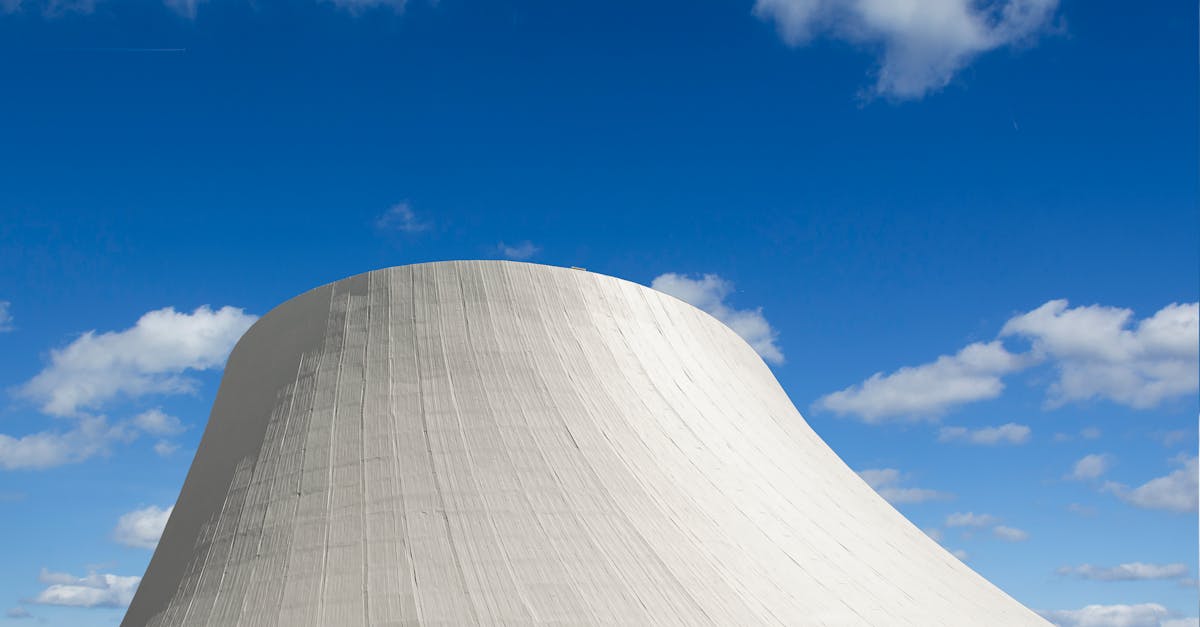 découvrez les opérations portuaires du havre, un des principaux hubs logistiques en france assurant un trafic maritime efficace et sécurisé.