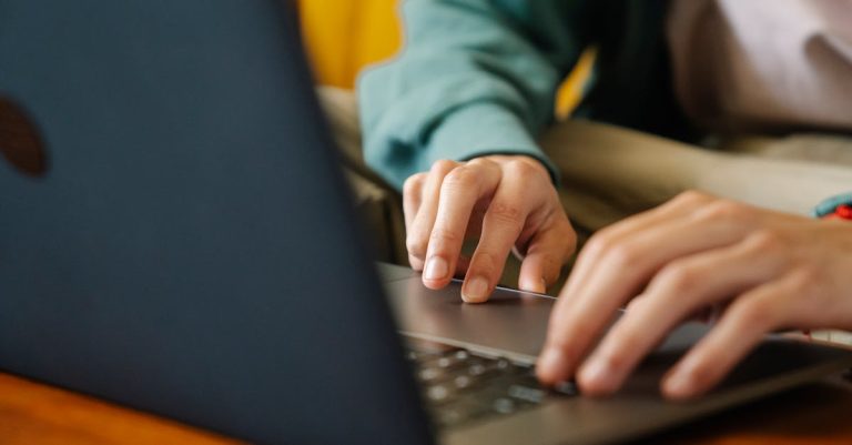 découvrez comment le rsa s'applique aux travailleurs indépendants, les conditions d'éligibilité et les démarches pour bénéficier de cette aide sociale.